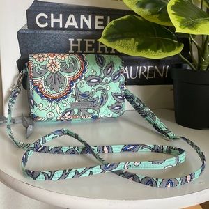 💚💙Vera Bradley RFID 3-in-1 Crossbody Wallet Bag Spring collection💙💚